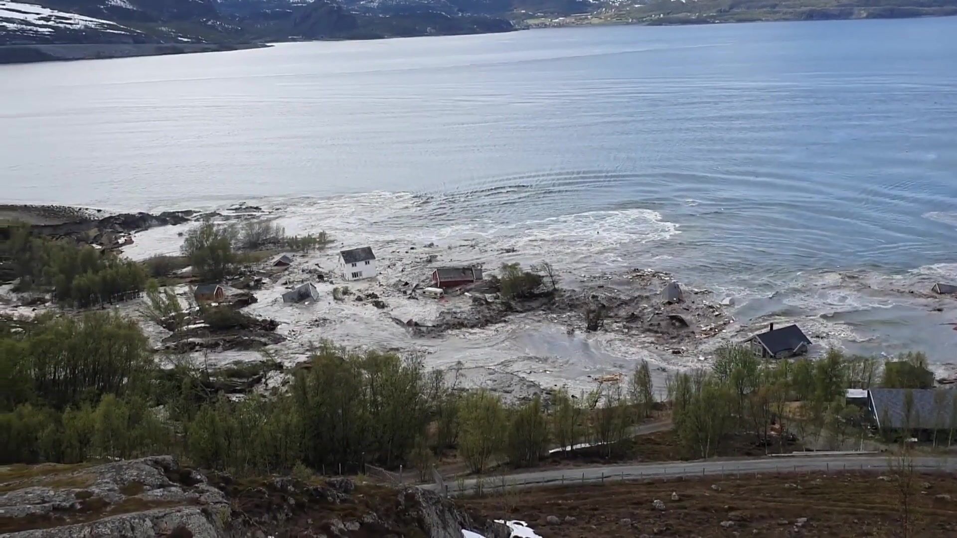 A terrifying yet fascinating landslide in northern Norway on June 3, 2020.