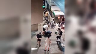 American Tourist Fights Back, Beats One Robber and Recovers Watch in Barcelona