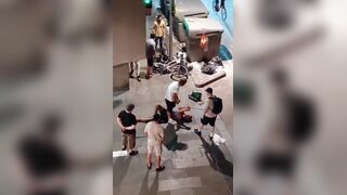 American Tourist Fights Back, Beats One Robber and Recovers Watch in Barcelona
