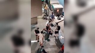 American Tourist Fights Back, Beats One Robber and Recovers Watch in Barcelona