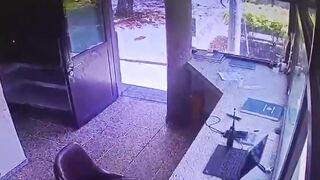 CRAZY FOOTAGE - COLOMBIAN COP FIGHTS BACK