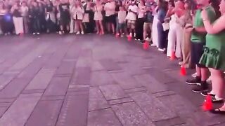 Chimp get K.O. for chimping out.