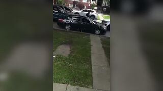 Chicago Officers Respond to 911 Call of Suspect Threatening People with Gun And This is How Locals Greeted Them