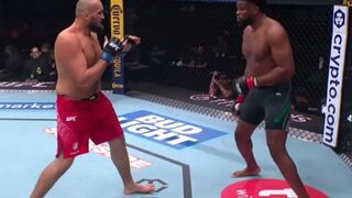 This is why you keep your hands up during a pro fight (Last night from UFC Fight Night)
