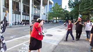 Anti-Trump radical i put a woman in a headlock at the ongoing protests outside the Hasan Piker speaking event