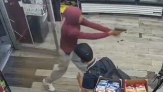 Customer shot in Bronx bodega dies, cops link gunman to restaurant killing in Brooklyn