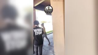 Wing Stop employees don't take it from feral melanin trash