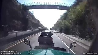 Truck Driver Fights for his Life against Cartel Gang trying to Hijack It...Good Video
