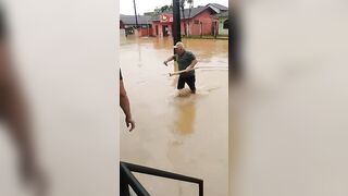 Man asking for Help during Flood Ends his Life instead