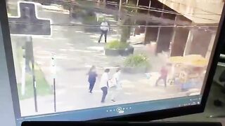 Final Destination Scene...Girl is Violently Killed just Standing on the Sidewalk (Chile)