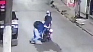 Two Criminals on Motorcycle get Instant Justice when Cop with a Trigger Finger Shows P