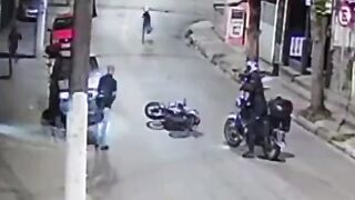 Two Criminals on Motorcycle get Instant Justice when Cop with a Trigger Finger Shows P