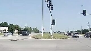 Crazy Drive By Shooting in Broad Daylight