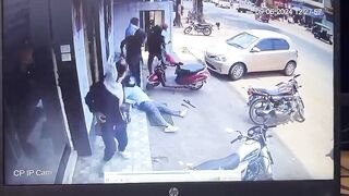 Hero Lone Cop vs 7-member gang fleeing Heist