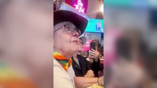 Group kicked out of sports bar in Portland for wearing XX/XY shirts