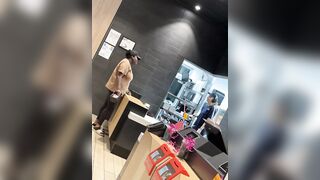 Black woman crashes out on the McDonalds cashier because her food was ‘late’
