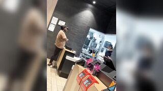 Black woman crashes out on the McDonalds cashier because her food was ‘late’