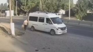 Moscow: Man loading Van in Street is Killed Violently