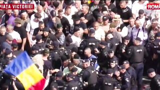 Romanian Farmers Clash With Police in Bucharest