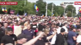 Romanian Farmers Clash With Police in Bucharest