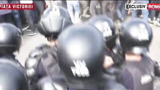 Romanian Farmers Clash With Police in Bucharest