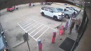 Man Hospitalized, Suspect in Custody After Shooting in Texas Parking Lot