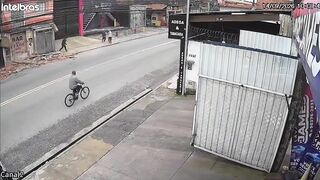 Tragic Accident in Brazil: 74-Year-Old Man Crushed By Concrete Marquise