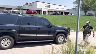 ICE raids Glenn Valley Foods and bystanders attempt to stop agents from leaving with the detainees