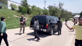 ICE raids Glenn Valley Foods and bystanders attempt to stop agents from leaving with the detainees