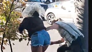 @RightSideR3bel defended herself after Tracy Molina violently attacked her.