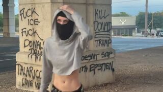 Anti-ICE rioters are now out spraypainting “KlLL DONALD TRUMP” on columns at the site