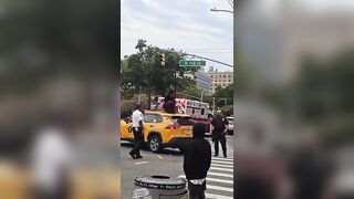 Obese officer falls on stomach chasing a drugged-up criminal who jumps off a taxi