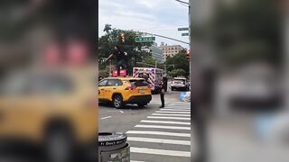 Obese officer falls on stomach chasing a drugged-up criminal who jumps off a taxi