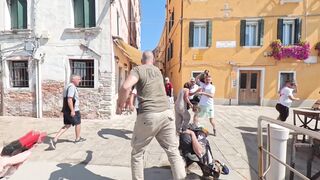 Youtubers Hunting Pickpockets In Venice, Italy