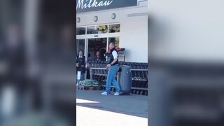 Islamic invader attacked a store worker in Tuttlingen, Germany