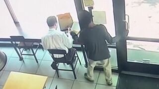 Thug Tries to Rob Guy in a Restaurant..... Guy Knows Jiu-Jitsu