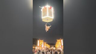 A female performer in Guangzhou suffered an accidental fall from a great height!