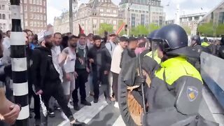 Dutch police explain to Islamists that Europe is no joke