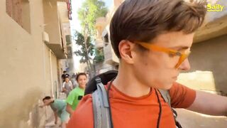Kids Throw Rocks at a German Streamer travelling through Egypt by himself
