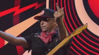 Leftist Tom Morello Sends Trump a Clear Message with Middle Finger at Protest Gig