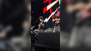 Leftist Tom Morello Sends Trump a Clear Message with Middle Finger at Protest Gig