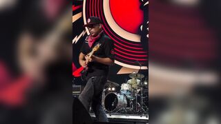 Leftist Tom Morello Sends Trump a Clear Message with Middle Finger at Protest Gig