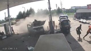 Car explodes while being refueled with CNG