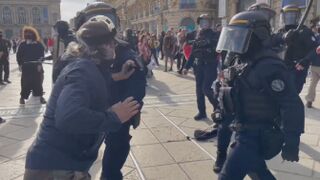 Montpellier: Violent clashes underway at Place de la Comédie