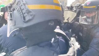 Montpellier: Violent clashes underway at Place de la Comédie