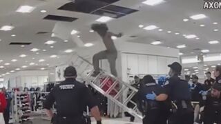 Police arrest wanted man hiding in ceiling of Vancouver Mall