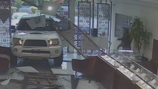 Washington jewelry store owner opens fire after would-be thieves ram truck through storefront