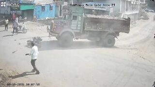 Pure Survival Instinct: Female Motorcyclist Narrowly Dodges Fatal Accident