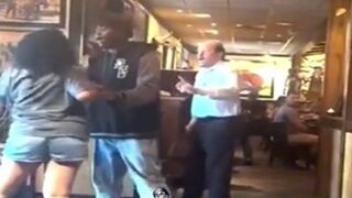 Dine and Dash Loser Forgets her Purse in the Booth.. LOL