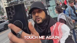 Unmasking a Pakistani jihadi During Rally in Toronto